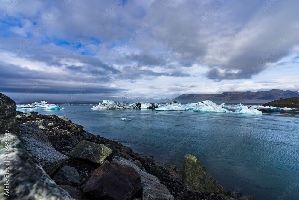 Icebergs on Jokulsarlon lagoon canal to the ocean