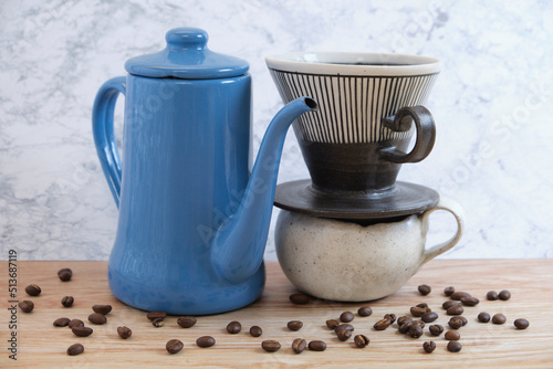 ケトル、カップ、ドリッパー、。コーヒー豆