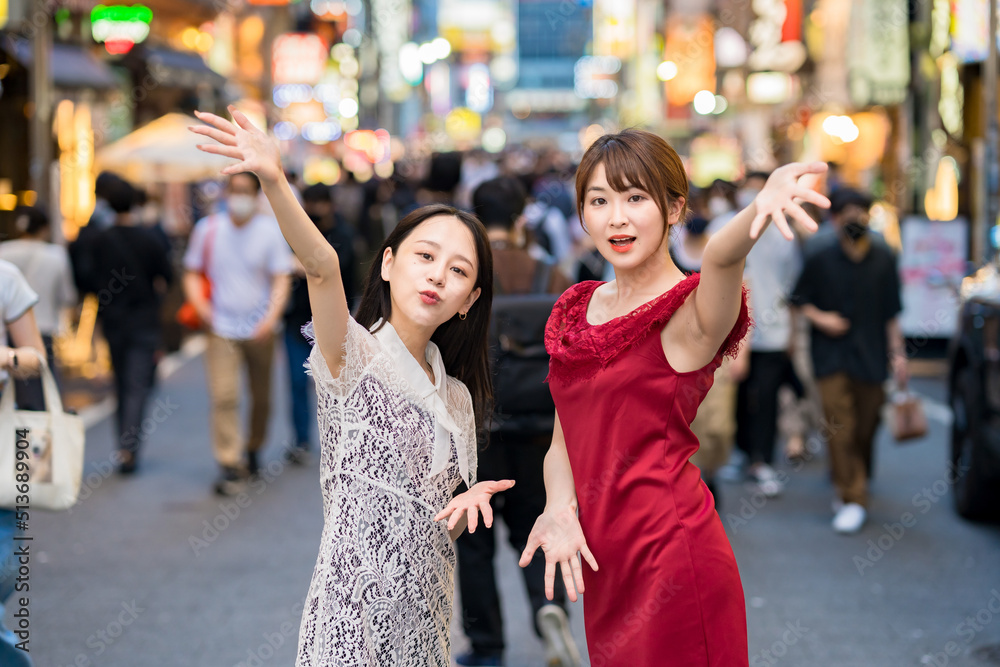 Fototapeta premium Two women posing in downtown