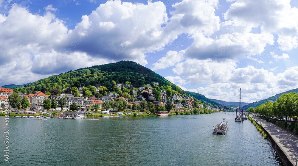 View of Heidelberg with the hilly landscape and the Neckar from the Theodor-Heuss Bridge.
