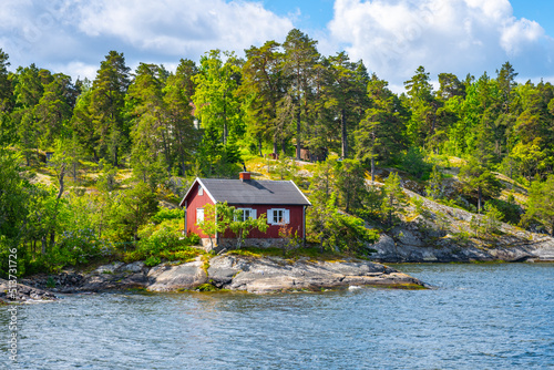 Canvas Print Small red cabin on scandinavian coastline