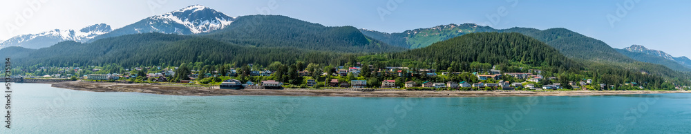 Fototapeta premium A panorama view along the shoreline in Juneau, Alaska in summertime
