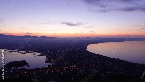 タイムラプス撮影  函館山山頂から望む函館市街の夜明け  北海道函館市の観光イメージ