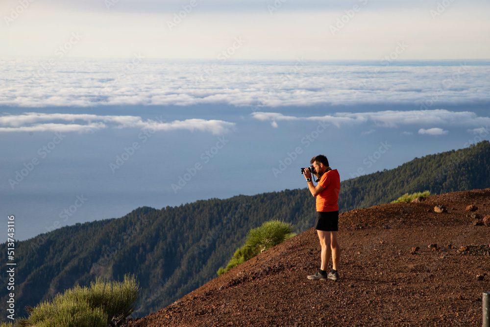 Obraz premium man photographer in El Teide national park Tenerife Canary islands