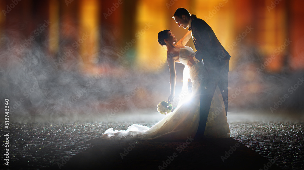 first dance - Elegant wedding by night - obrazy, fototapety, plakaty 