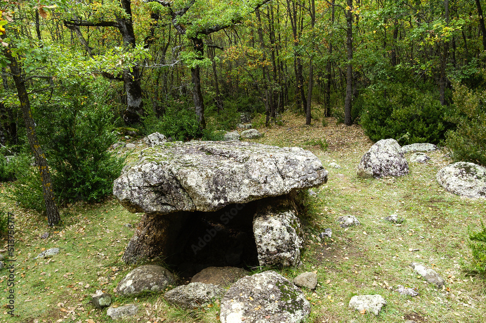 Dolmen de Cornudella.(Dolmen de la cabaneta del Forno)Bosque de Transás.Pirineo Aragones.Huesca.España.