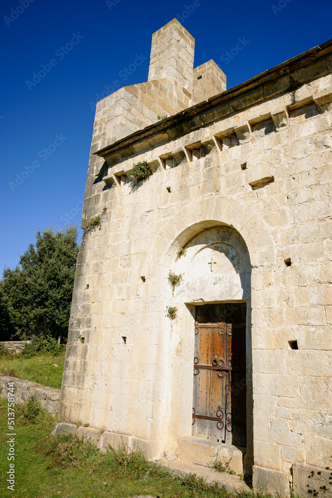 Ermita de planta románica de Sant Andreu de Bestracà.Serra de bestracà.Garrotxa. Girona..Catalunya.España.