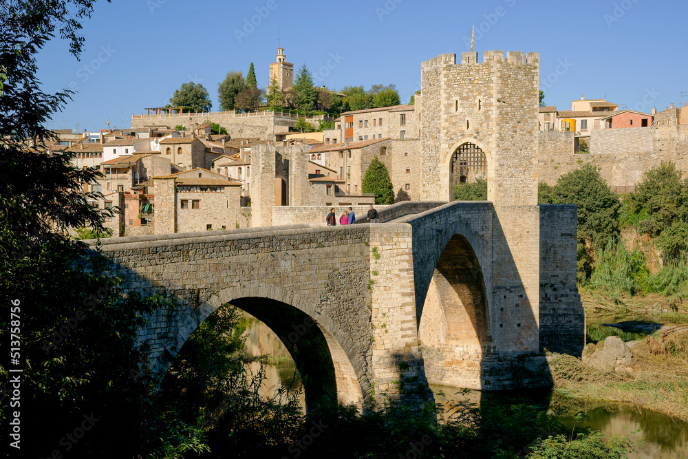 Puente fortificado, s.XI,XIII. Besalu. Garrotxa. Girona..Catalunya.España.