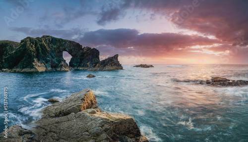 Foto Natural Rock sea arch known as Stac A Phris located on the Isle of Lewis, Outer Hebrides