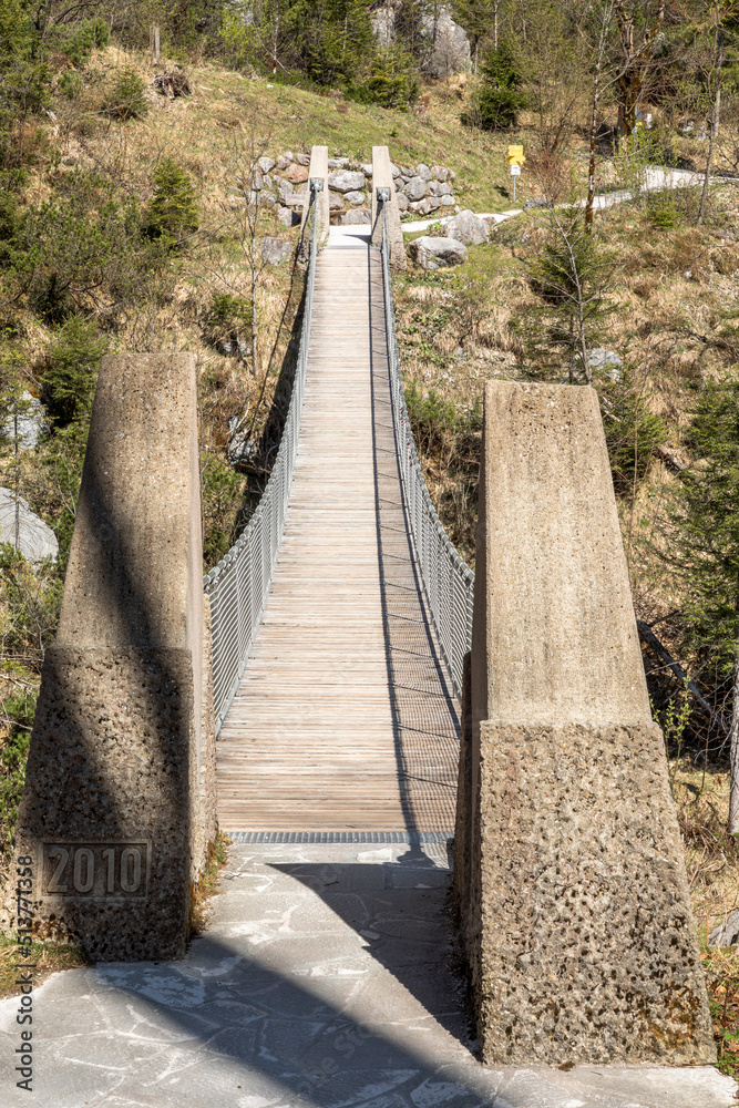 Hängebrücke im Klausbachtal bei Ramsau, Berchtesgaden Hängebrücke im Klausbachtal bei Ramsau, Berchtesgaden