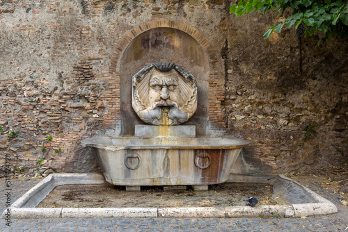 Antonio Munõz, Fontanone, Maschera, romana, Santa Sabina, Parco Savello. Roma, Lazio, Italy, Europa photo