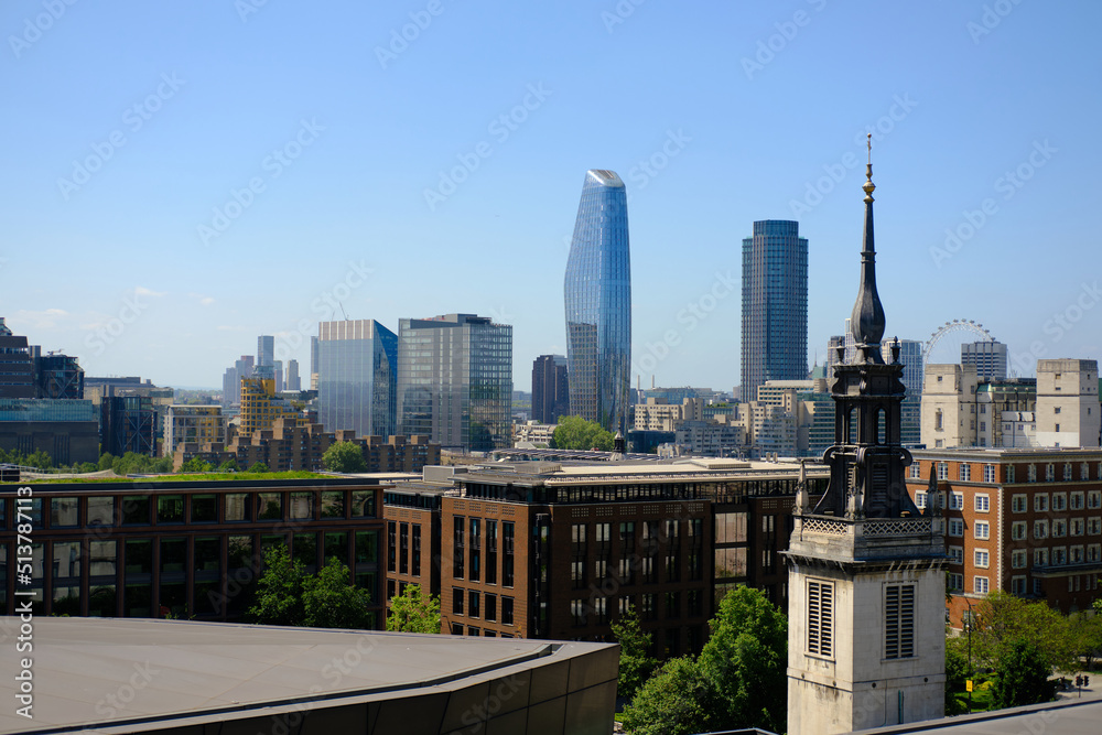 Obraz premium London skyline viewed from the top of One New Change. An afternoon shot with clear blue sky.