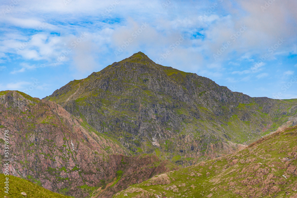 Obraz premium Beautiful landscape panorama of Snowdon mountain with lakes in North Wales. UK