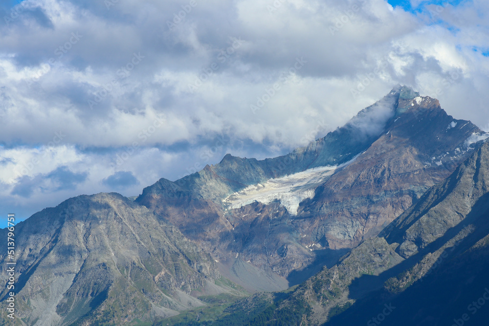 Valle d'Aosta, Italia. Il ghiacciaio della Grivola, vetta delle Alpi Graie.