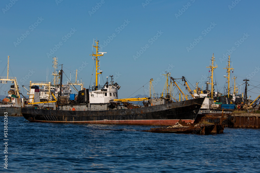 Fischfangschiff im Hafen von Kamtschatka