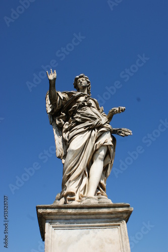 statue 