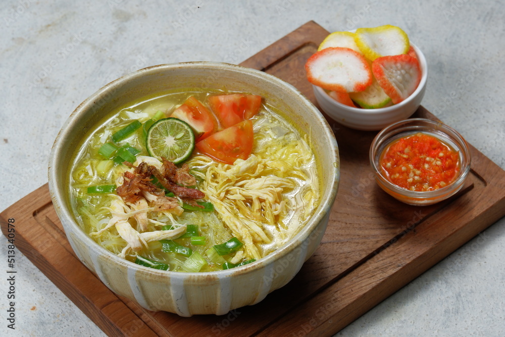 Φωτογραφία Soto ayam is a typical indonesian food in the form of a kind of chicken soup wit