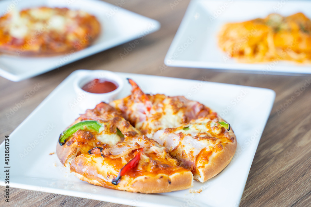 mini pizza ham cheese bell pepper mini pizza ham cheese bell pepper