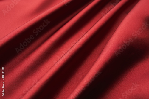 綺麗な赤い光沢のあるシルクのドレープ　　俯瞰