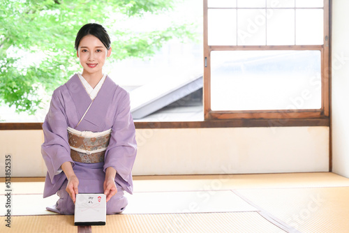 Quadro su tela お中元や御礼に使いやすい着物の女性
