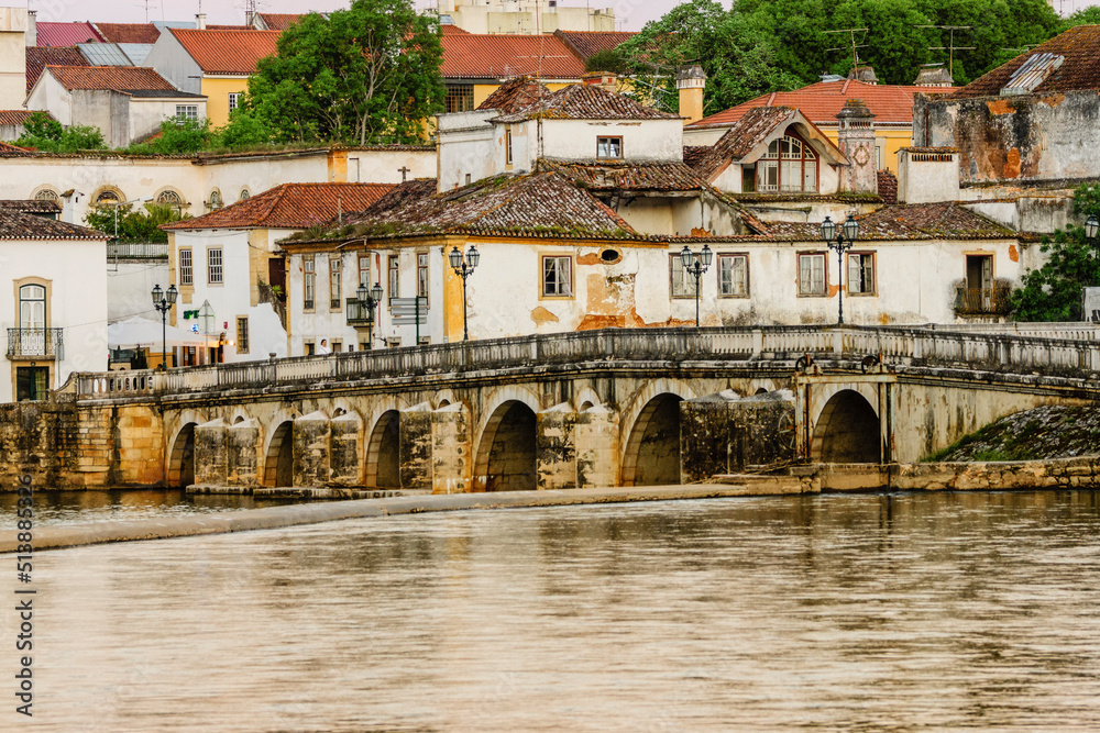 puente romano sobre el rio Nabao, Tomar, distrito de Santarem, Medio Tejo, region centro, Portugal, europa