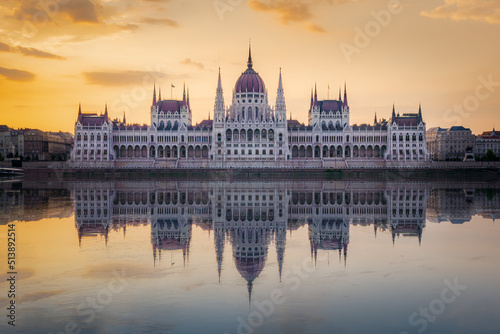 hungarian parliament building © Robby