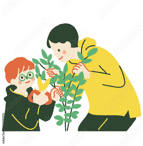 剪定作業をする男子児童と父親