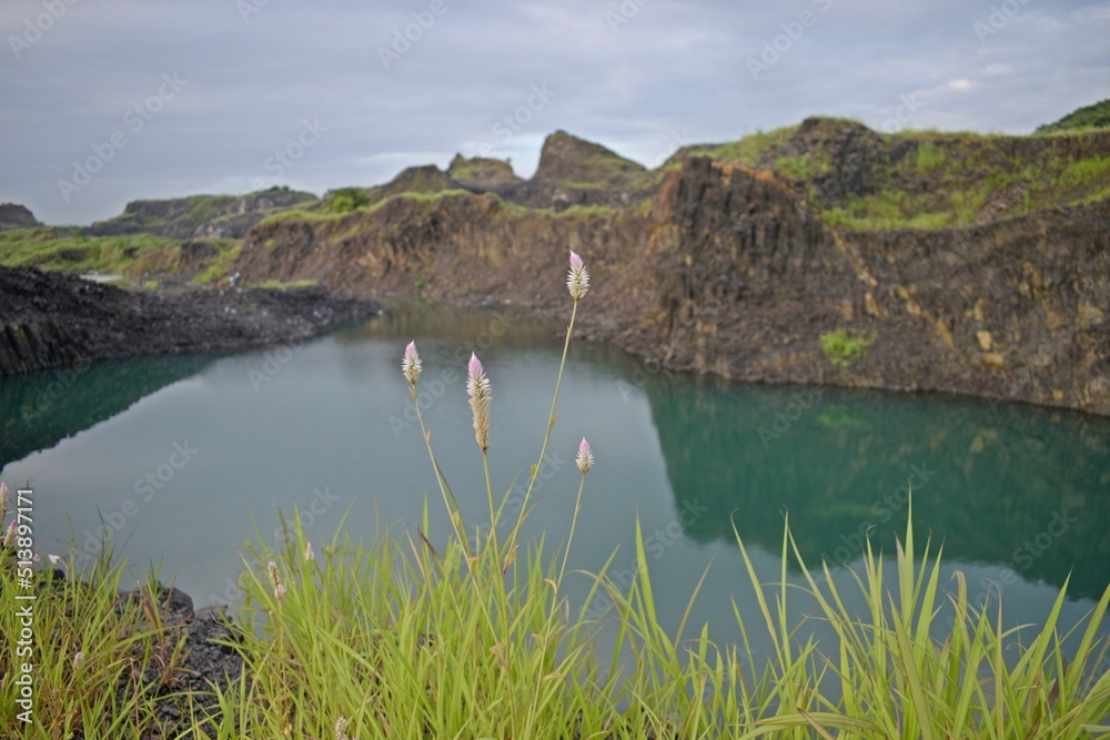 Fototapeta premium Beautiful landscape with lake 