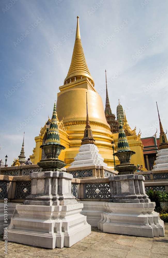 Fototapeta premium Southeast Asian country. It is famous for its tropical beaches, opulent royal palaces, ancient ruins, and temples adorned with Buddha figures.