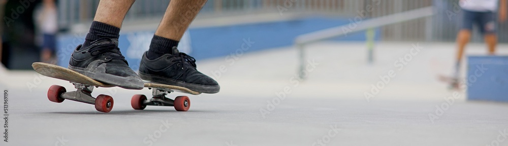 Skateboard sur skatepark - sport loisir