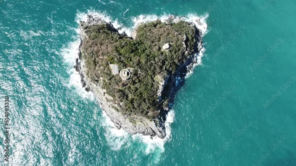 video col drone dell isola di Bergeggi a Savona