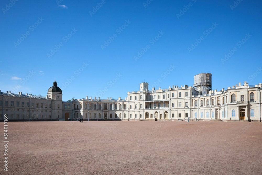 Photo of the square near the palace