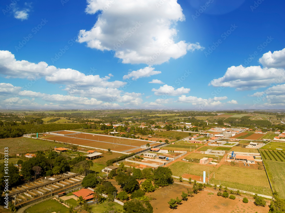 Fototapeta premium Foto aérea de um campo agricola em Limeira, São Paulo