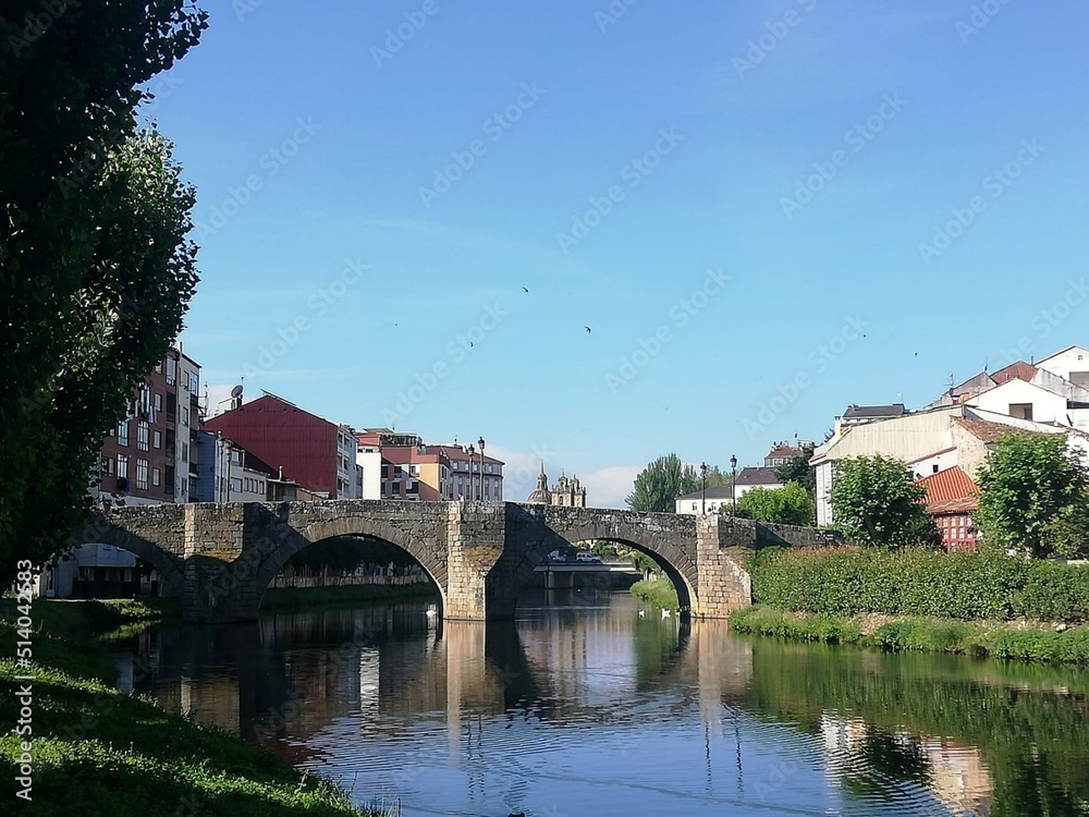 Puente sobre el río Cabe en Monforte de Lemos, Galicia