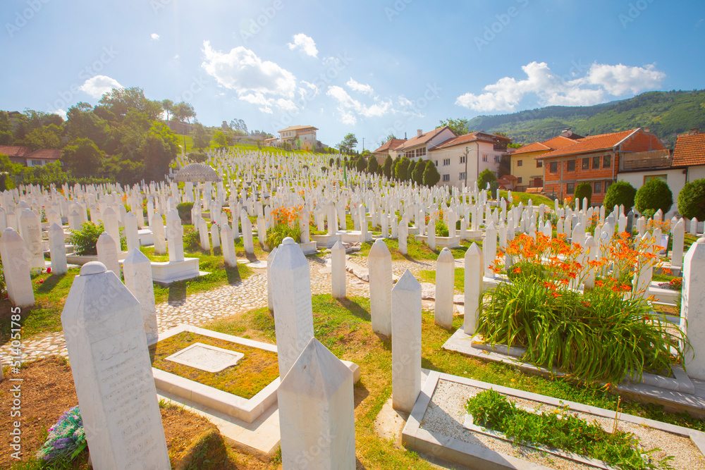 Φωτογραφία Muslim cemetery dedicated to the victims of the Bosnian war, in Sarajevo, Bosnia and Herzegovina