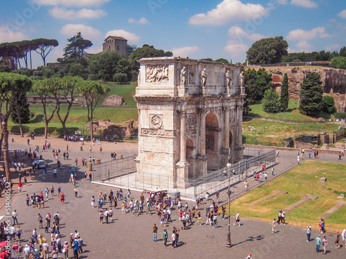 Obraz na plátně Arch of Titus in Rome, Italy with crowd of tourists