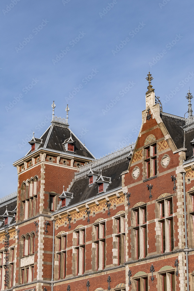 Obraz premium Architectural fragments of historic building of Amsterdam central railway station (1889). Amsterdam, the Netherlands.