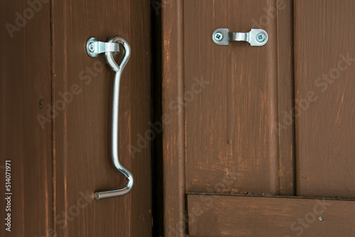 Foto Steel hook for locking doors in utility rooms.