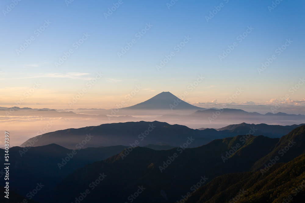シルエットの富士山
