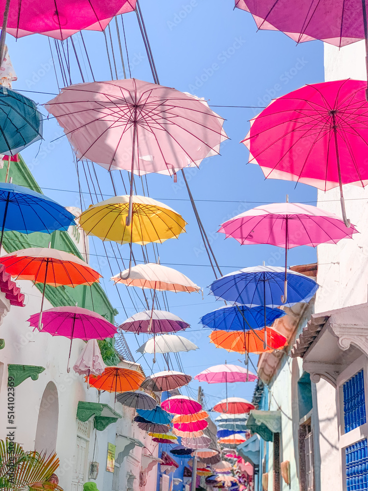 colored umbrellas
cielo