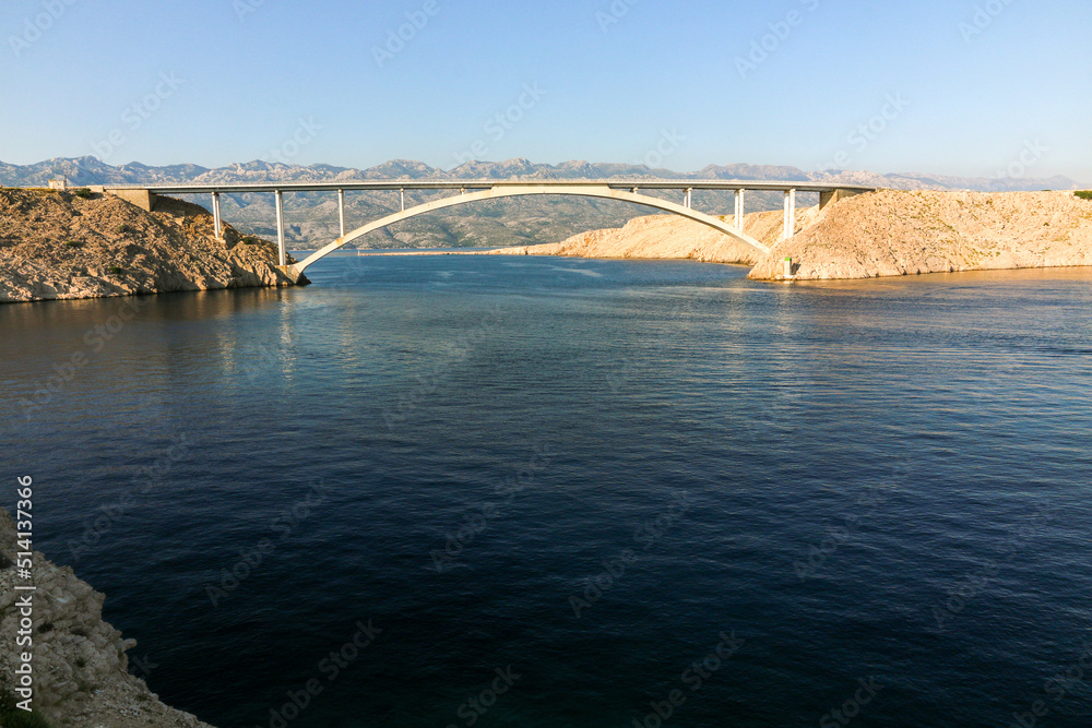 Naklejka premium Die Brücke zur Insel Pag im Süden Kroatiens