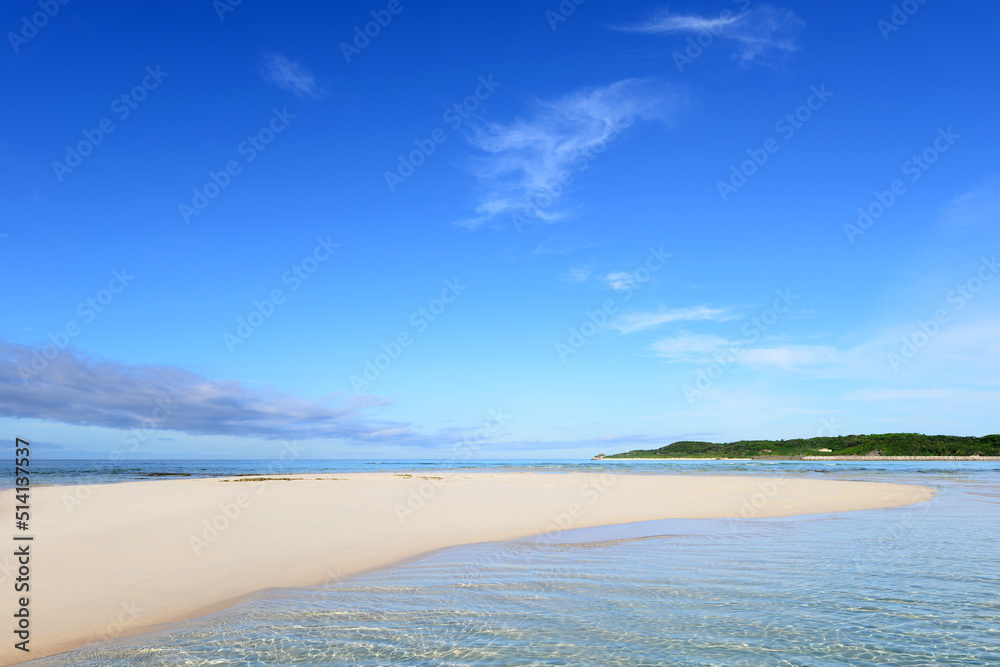 沖縄のきれいな海の風景