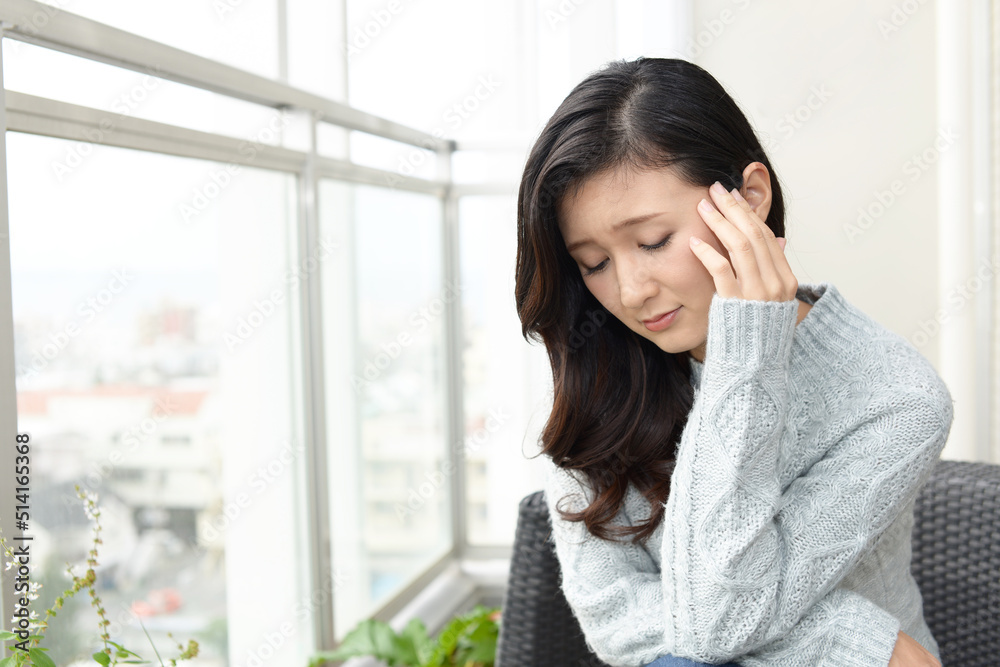 落ち込む女性 落ち込む女性