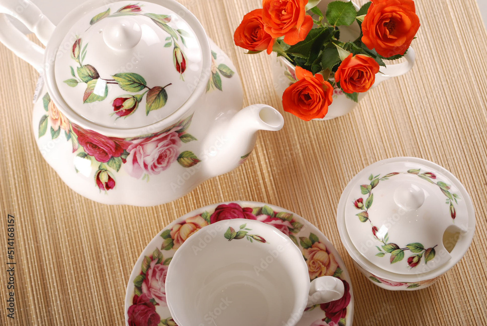 Luxury and elegant porcelain dinner set with a classy golden design Luxury and elegant porcelain dinner set with a classy golden design