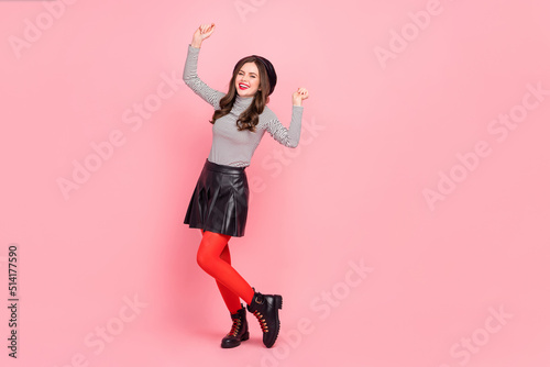 Bild auf Leinwand Full size photo of energetic lady fashionista dance discotheque enjoy fashion we