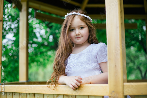 Obraz na płótnie Redhead armenian little girl in garden posing for camera and smiling w salonie