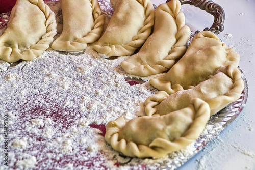 Teigtaschen mit Mehl und Kartoffeln 
