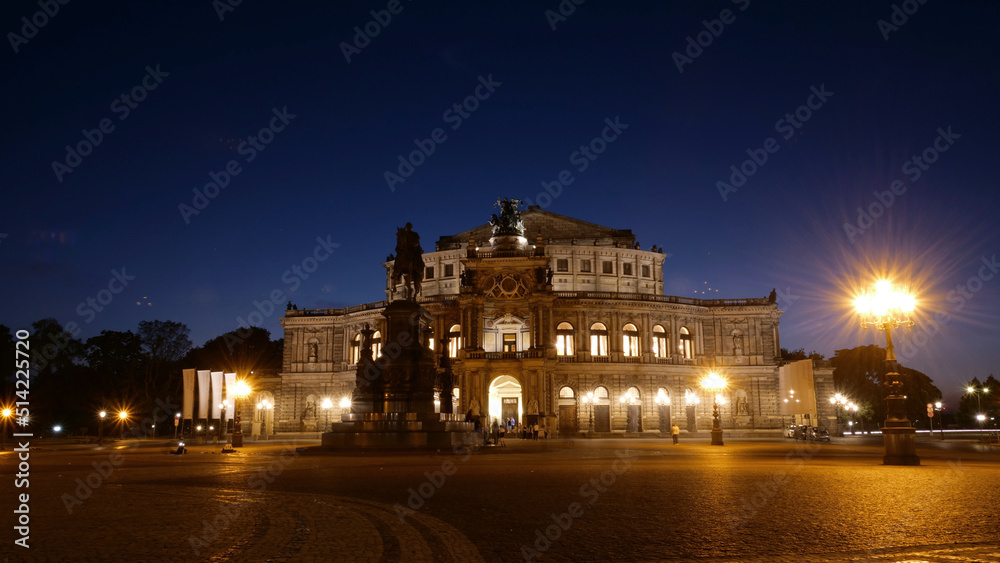 Dresden, Deutschland: Semperoper bei Nacht