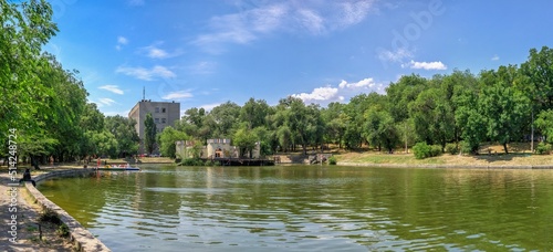 Obraz na plátně Artificial lake in the Dyukovsky park of Odessa, Ukraine