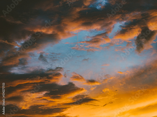 Wolkenhimmel nach Sonnenuntergang